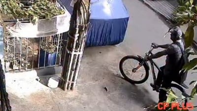 The face of accused was clearly visible on the security camera, which should make it easier for the police and community members to identify him. (Screengrab from viral video)