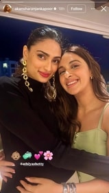 Athiya Shetty radiates pregnancy glow as she poses with Akanksha Ranjan.