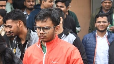 As per students, the JEE Mains Shift 1 exam was moderate, (Santosh Kumar) As per students, the JEE Mains Shift 1 exam was moderate, (Santosh Kumar)