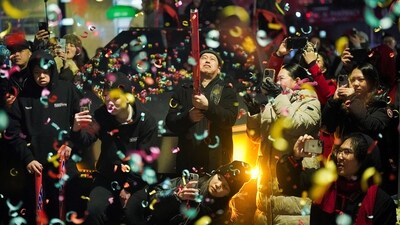 The celebration is filled with dragon dances, cultural performances, and gorgeous decorations, creating a lively and cheerful atmosphere. REUTERS/Adam Gray (REUTERS)