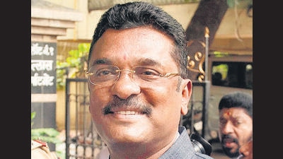 Mumbai, India - October 25, 2019: MLA Pratap Sarnaik at Matoshree to meet Udhav Thackeray Chief of shiva Sena party at Bandra in Mumbai, India, on Friday, October 25, 2019. (Photo by Satyabrata Tripathy/Hindustan Times) (Satyabrata Tripathy/HT Photo) Mumbai, India - October 25, 2019: MLA Pratap Sarnaik at Matoshree to meet Udhav Thackeray Chief of shiva Sena party at Bandra in Mumbai, India, on Friday, October 25, 2019. (Photo by Satyabrata Tripathy/Hindustan Times) (Satyabrata Tripathy/HT Photo)