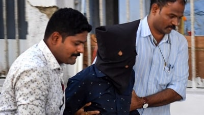 Shareeful Islam Shehzad Mohammad Rohilla Amin Fakir alias Vijay Das, arrested for allegedly stabbing Bollywood actor Saif Ali Khan at his home during a robbery attempt, being produced at a court, in Mumbai. (PTI)