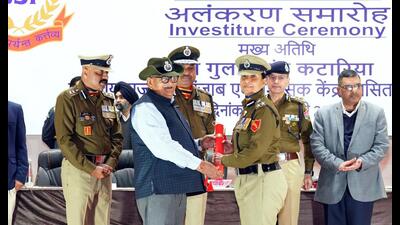 Punjab governor and UT administrator Gulab Chand Kataria awarding medals to BSF officers during its investiture ceremony at NIPER, Mohali, on Wednesday. (HT Photo)
