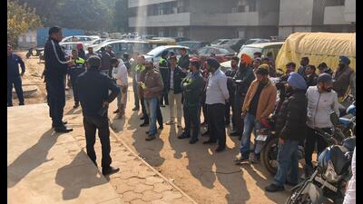 The employees gathered near the gas plant at GMCH-32 to voice their frustration over not receiving their pay for the past two months. (HT Photo)