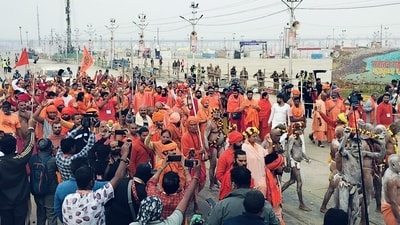 Mahakumbh mela: Saints, seers and several members of various Akharas across India gathered at the famous Triveni Sangam to perform the sacred 'Amrit Snan.' (HT) Mahakumbh mela: Saints, seers and several members of various Akharas across India gathered at the famous Triveni Sangam to perform the sacred 'Amrit Snan.' (HT)