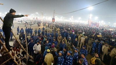 DM of the Mahakumbh Nagar instructing to the security personnel to mannage the crowd in Prayagraj on Wednesday. A stampede broke out at around 2.30 am on Wednesday at the Triveni Sangam. (HT Photo/Deepak Gupta) DM of the Mahakumbh Nagar instructing to the security personnel to mannage the crowd in Prayagraj on Wednesday. A stampede broke out at around 2.30 am on Wednesday at the Triveni Sangam. (HT Photo/Deepak Gupta)