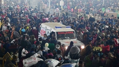Ambulances were rushed to the spot after the stampede broke out to take injured people to the hospital. (HT Photo/Deepak Gupta) Ambulances were rushed to the spot after the stampede broke out to take injured people to the hospital. (HT Photo/Deepak Gupta)