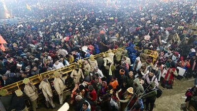 The stampede that broke out after the huge crowd at the Triveni Sangam became uncontrollable. (HT Photo/Deepak Gupta) The stampede that broke out after the huge crowd at the Triveni Sangam became uncontrollable. (HT Photo/Deepak Gupta)