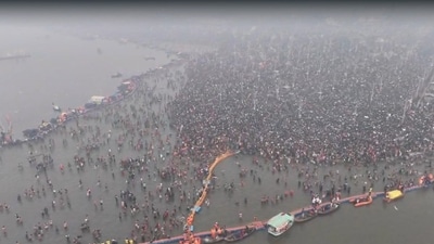 A bird-eye view of the crowd at the Triveni Sangam in the aftermath of the stampede on Wednesday. (HT)