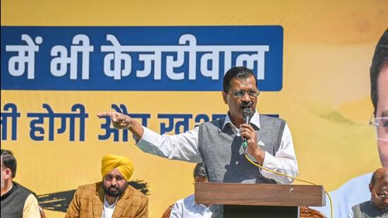 Meanwhile, the AAP refuted the allegations, and in turn alleged that opposition leaders were distributing money to people ahead of elections. (HT Archive)