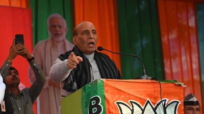 Defence minister Rajnath Singh at a rally in Sadar Bazar in Delhi Cantonment on Thursday. (Vipin Kumar/HT Photo) Defence minister Rajnath Singh at a rally in Sadar Bazar in Delhi Cantonment on Thursday. (Vipin Kumar/HT Photo)