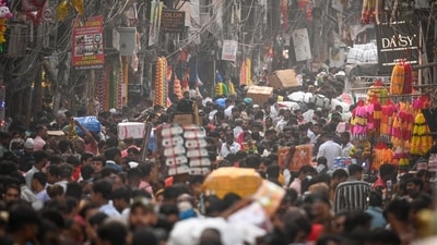 Massive crowds of shoppers seen inside Sadar Bazaar Market in New Delhi. (HT Photo/ Sanchit Khanna) Massive crowds of shoppers seen inside Sadar Bazaar Market in New Delhi. (HT Photo/ Sanchit Khanna)