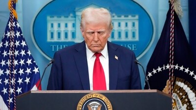 President Donald Trump pauses for a moment of silence before the press briefing to mourn the death of those who died in the Washington plane crash. (AP) President Donald Trump pauses for a moment of silence before the press briefing to mourn the death of those who died in the Washington plane crash. (AP)