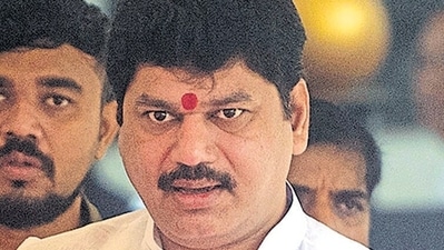 Mumbai, India - August 17, 2022: MLA Dhananjay Munde (C) enters Vidhan Bhavan during the first day of the monsoon session of Maharashtra Legislature Assembly in Mumbai, India, on Wednesday, August 17, 2022. (Photo by Satish Bate/ Hindustan Times) (Satish Bate/HT PHOTO)