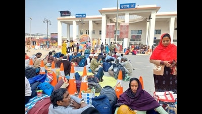 Passengers outside the Prayagraj Junction station on Thursday (Rajeev Mullick/HT) Passengers outside the Prayagraj Junction station on Thursday (Rajeev Mullick/HT)