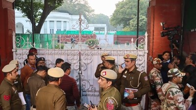 Police personnel outside Punjab Chief Minister Bhagwant Mann's Kapurthala House residence, in New Delhi, Thursday, Jan. 30, 2025. AAP on Thursday claimed that a team of Election Commission officials reached Kapurthala House for search. (PTI) Police personnel outside Punjab Chief Minister Bhagwant Mann's Kapurthala House residence, in New Delhi, Thursday, Jan. 30, 2025. AAP on Thursday claimed that a team of Election Commission officials reached Kapurthala House for search. (PTI)