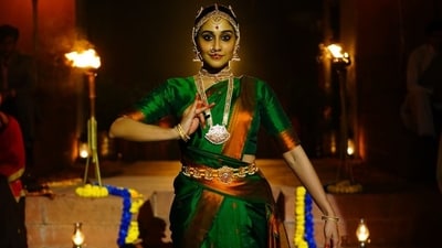 Regina Cassandra revealed how Bollywood initially looked down upon South actors by being 'snooty', but now when South films are becoming hit, Bollywood has no choice.