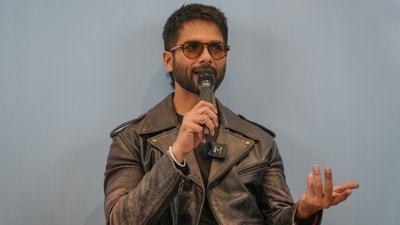 Shahid Kapoor engaged with his fans and name-dropped his favourite actors. (Photo: Anurag Mehra/HT) Shahid Kapoor engaged with his fans and name-dropped his favourite actors. (Photo: Anurag Mehra/HT)