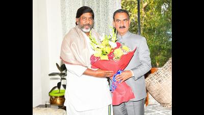 Telangana deputy chief minister Mallu Bhatti Vikramarka called on CM Sukhvinder Singh Sukhu at New Delhi on Thursday. (HT Photo)