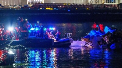  Emergency response teams including Washington, DC Fire and EMS, DC Police and others, asses airplane wreckage in the Potomac River near Ronald Reagan Washington Airport on January 30, 2025 in Arlington, Virginia. ( AFP) Emergency response teams including Washington, DC Fire and EMS, DC Police and others, asses airplane wreckage in the Potomac River near Ronald Reagan Washington Airport on January 30, 2025 in Arlington, Virginia. ( AFP)