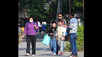 Visitors enjoying the sunny weather at the Sector-17 Plaza in Chandigarh on Thursday. (Keshav Singh/HT) Visitors enjoying the sunny weather at the Sector-17 Plaza in Chandigarh on Thursday. (Keshav Singh/HT)