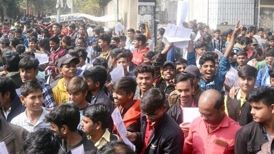 BSEB dress code: Bihar board allows Inter exam candidates to wear shoes for February 1 to 5 papers BSEB dress code: Bihar board allows Inter exam candidates to wear shoes for February 1 to 5 papers