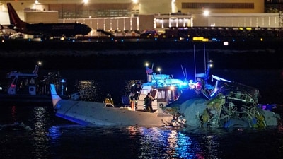 Emergency response units assess airplane wreckage in the Potomac River near Ronald Reagan Washington Airport on January 30, 2025 in Arlington, Virginia. (AFP) Emergency response units assess airplane wreckage in the Potomac River near Ronald Reagan Washington Airport on January 30, 2025 in Arlington, Virginia. (AFP)