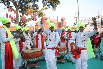 Artistes dressed in ethnic wear perform against the backdrop of Red Fort. (Photo: Manoj Verma/HT)