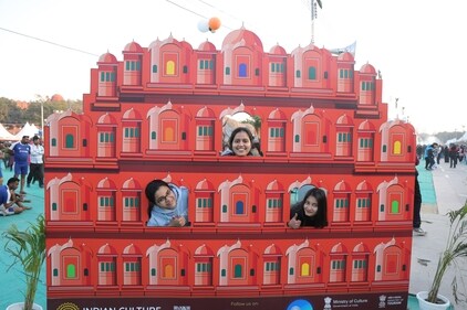 Peek-a-boo: Peeking through a cut-out of Jaipur's famed Hawa Mahal is this trio of young girls. (Photos: Manoj Verma/HT )