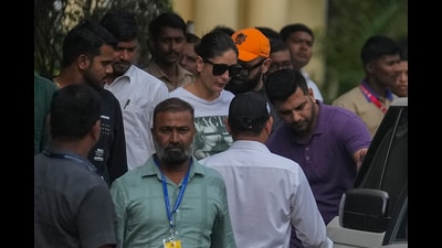 Bollywood actress Kareena Kapoor Khan leaves the hospital after her husband Bollywood actor Saif Ali Khan was discharged after being treated for stab injuries during a scuffle last week with an intruder at his home in Mumbai, India, Tuesday, Jan. 21, 2025. (AP Photo/Rafiq Maqbool) (AP) Bollywood actress Kareena Kapoor Khan leaves the hospital after her husband Bollywood actor Saif Ali Khan was discharged after being treated for stab injuries during a scuffle last week with an intruder at his home in Mumbai, India, Tuesday, Jan. 21, 2025. (AP Photo/Rafiq Maqbool) (AP)