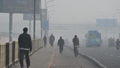 Commuters out on a cold foggy morning near Akshardham Temple on NH 24 on Friday. (Sanjeev Verma/HT Photo) Commuters out on a cold foggy morning near Akshardham Temple on NH 24 on Friday. (Sanjeev Verma/HT Photo)