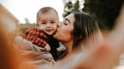 Breastfeeding or formula? Moms, this one decision could shape your baby’s health forever! (Photo by Omar Lopez on Unsplash) Breastfeeding or formula? Moms, this one decision could shape your baby’s health forever! (Photo by Omar Lopez on Unsplash)