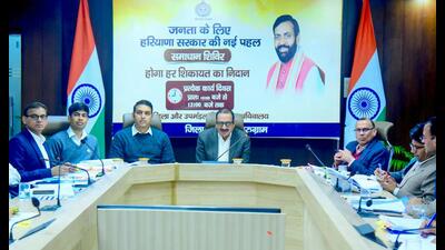 Gurugram divisional commissioner RC Bidhan addressing a divisional level meeting about a door-to-door property ID verification campaign at the Mini Secretariat in Gurugram on Friday. (HT PHOTO) Gurugram divisional commissioner RC Bidhan addressing a divisional level meeting about a door-to-door property ID verification campaign at the Mini Secretariat in Gurugram on Friday. (HT PHOTO)