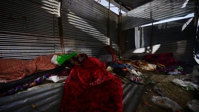 A stampede-like situation occurred at Jhusi, along the ghat about three kilometres away from the Sangam nose. (Deepak Gupta/ HT) A stampede-like situation occurred at Jhusi, along the ghat about three kilometres away from the Sangam nose. (Deepak Gupta/ HT)