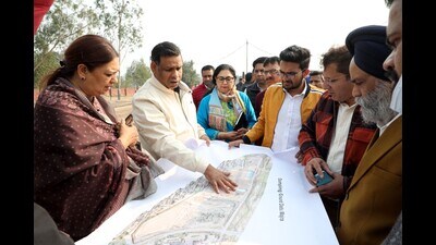 Mayor Harpreet Kaur Babla visited Dadumajra dumping ground to take stock of the progress made in the city’s waste management efforts and the completion of bio-mining project. (HT Photo)