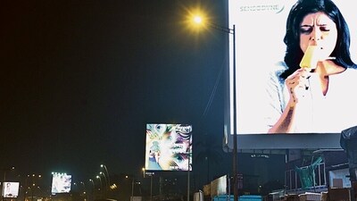 Mumbai, India.Jan 21, 2025: Digital Hoardings on Western Express Highway near Airport at Vileparle. Mumbai police register a case against Hoarding Company. Mumbai, India. Jan 21, 2025. (Photo by Raju Shinde/HT Photo) (Hindustan Times) Mumbai, India.Jan 21, 2025: Digital Hoardings on Western Express Highway near Airport at Vileparle. Mumbai police register a case against Hoarding Company. Mumbai, India. Jan 21, 2025. (Photo by Raju Shinde/HT Photo) (Hindustan Times)