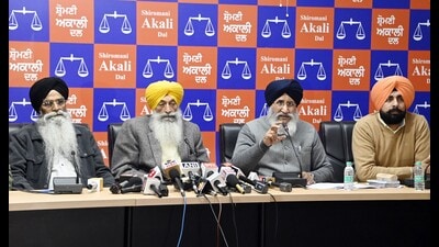 SGPC chief Harjinder Singh Dhami, SAD working president Balwinder Singh Bhundar and senior leader Daljit Singh Cheema during the party’s working committee meeting in Chandigarh on Friday. (HT Photo) SGPC chief Harjinder Singh Dhami, SAD working president Balwinder Singh Bhundar and senior leader Daljit Singh Cheema during the party’s working committee meeting in Chandigarh on Friday. (HT Photo)