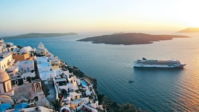 Is Santorini’s volcano waking up? What tourists need to know! (Image by X/ilove_gr) Is Santorini’s volcano waking up? What tourists need to know! (Image by X/ilove_gr)