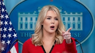 Karoline Leavitt, White House press secretary, during a news conference. The White House denied a report that he planned to delay the implementation by a month. (Bloomberg) Karoline Leavitt, White House press secretary, during a news conference. The White House denied a report that he planned to delay the implementation by a month. (Bloomberg)