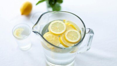 The minerals and vitamins of the fruit infused water address multiple health and skin concerns at once. (Pexels) The minerals and vitamins of the fruit infused water address multiple health and skin concerns at once. (Pexels)