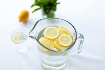 Infused water is a good combination of flavour and health benefits. (Pexels)