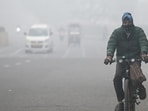 Dense fog engulfs Delhi, air quality remains 'very poor' (Photo by Sunil Ghosh / Hindustan Times) Dense fog engulfs Delhi, air quality remains 'very poor' (Photo by Sunil Ghosh / Hindustan Times)