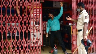 Bengaluru Police to conduct special patrolling around houses without residents. Bengaluru Police to conduct special patrolling around houses without residents.