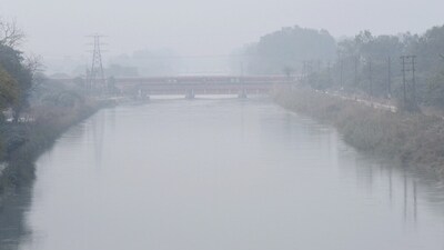 According to authorities on Saturday, a Force Motors Cruiser carrying 14 people crashed into the Bhakra canal in the Fatehabad district of Haryana, killing one person and sweeping 11 others away. (Hindustan Times/Sakib Ali/representative) According to authorities on Saturday, a Force Motors Cruiser carrying 14 people crashed into the Bhakra canal in the Fatehabad district of Haryana, killing one person and sweeping 11 others away. (Hindustan Times/Sakib Ali/representative)