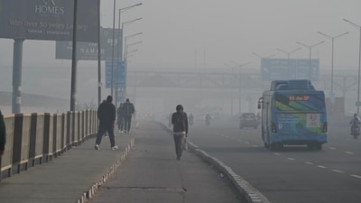 The minimum temperature for Saturday, February 1, is expected to settle at 10 degree Celsius. (Sanjeev Verma/ Hindustan Times) The minimum temperature for Saturday, February 1, is expected to settle at 10 degree Celsius. (Sanjeev Verma/ Hindustan Times)