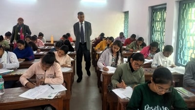 The first shift of the first day of the Bihar Board Inter exam was held for 5,04,657 students. In the first shift, candidates appeared for Biology and Philosophy papers (Santosh Kumar) The first shift of the first day of the Bihar Board Inter exam was held for 5,04,657 students. In the first shift, candidates appeared for Biology and Philosophy papers (Santosh Kumar)