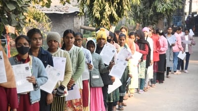Students wait to appear for BSEB Class 12 examination in Patna (Santosh Kumar) Students wait to appear for BSEB Class 12 examination in Patna (Santosh Kumar)