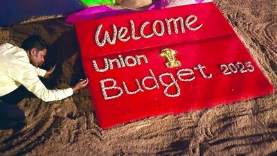 Sudarshan Pattnaik said that the art is created by 4 tonnes of sand with the message of Welcome Union Budget 2025 written on it. (X/@sudarsansand) Sudarshan Pattnaik said that the art is created by 4 tonnes of sand with the message of Welcome Union Budget 2025 written on it. (X/@sudarsansand)