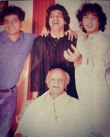 Taufiq Qureshi, Fazal Qureshi and Ustad Zakir Hussain with father Ustad Allarakha