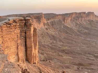 Drive to the 'Edge of the World': Jebel Fihrayn, known to the west as 'Edge of the World' is located not so far from Riyadh. The rocks were formed by the movement of the tectonic plates. (Unsplash) Drive to the 'Edge of the World': Jebel Fihrayn, known to the west as 'Edge of the World' is located not so far from Riyadh. The rocks were formed by the movement of the tectonic plates. (Unsplash)